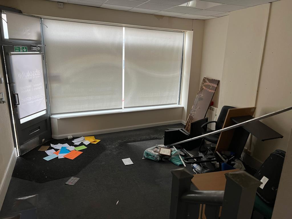 Lot: 15 - COMMERCIAL UNIT WITH GROUND RENTS - Shop